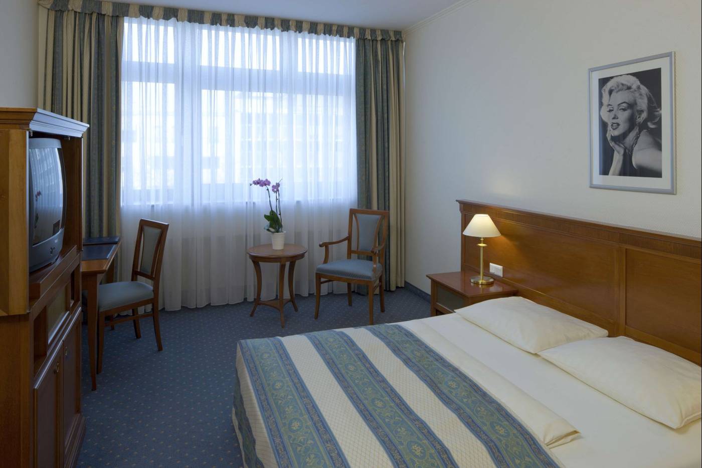 Hollywood-Media-Hotel-Room-30