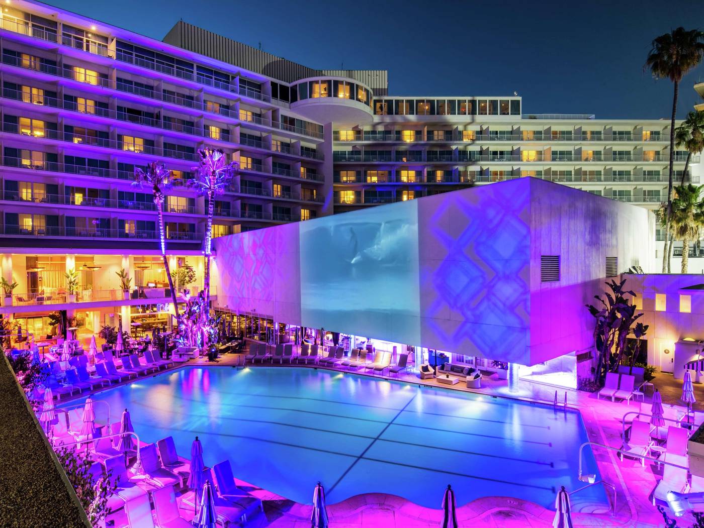 Beverly-Hilton-Pool-90
