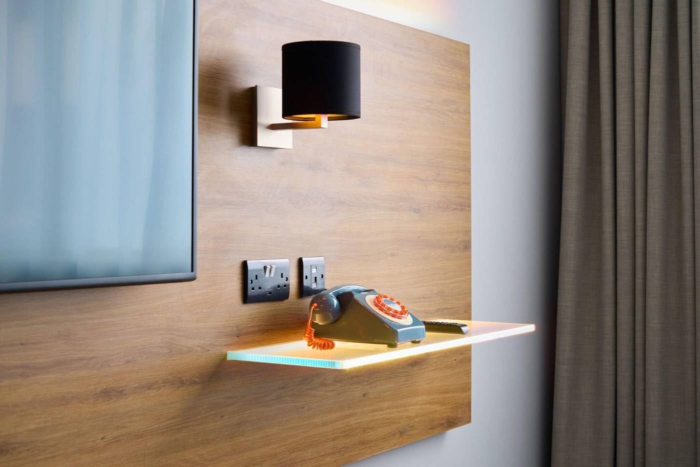 Moxy-Dublin-City-Room-11