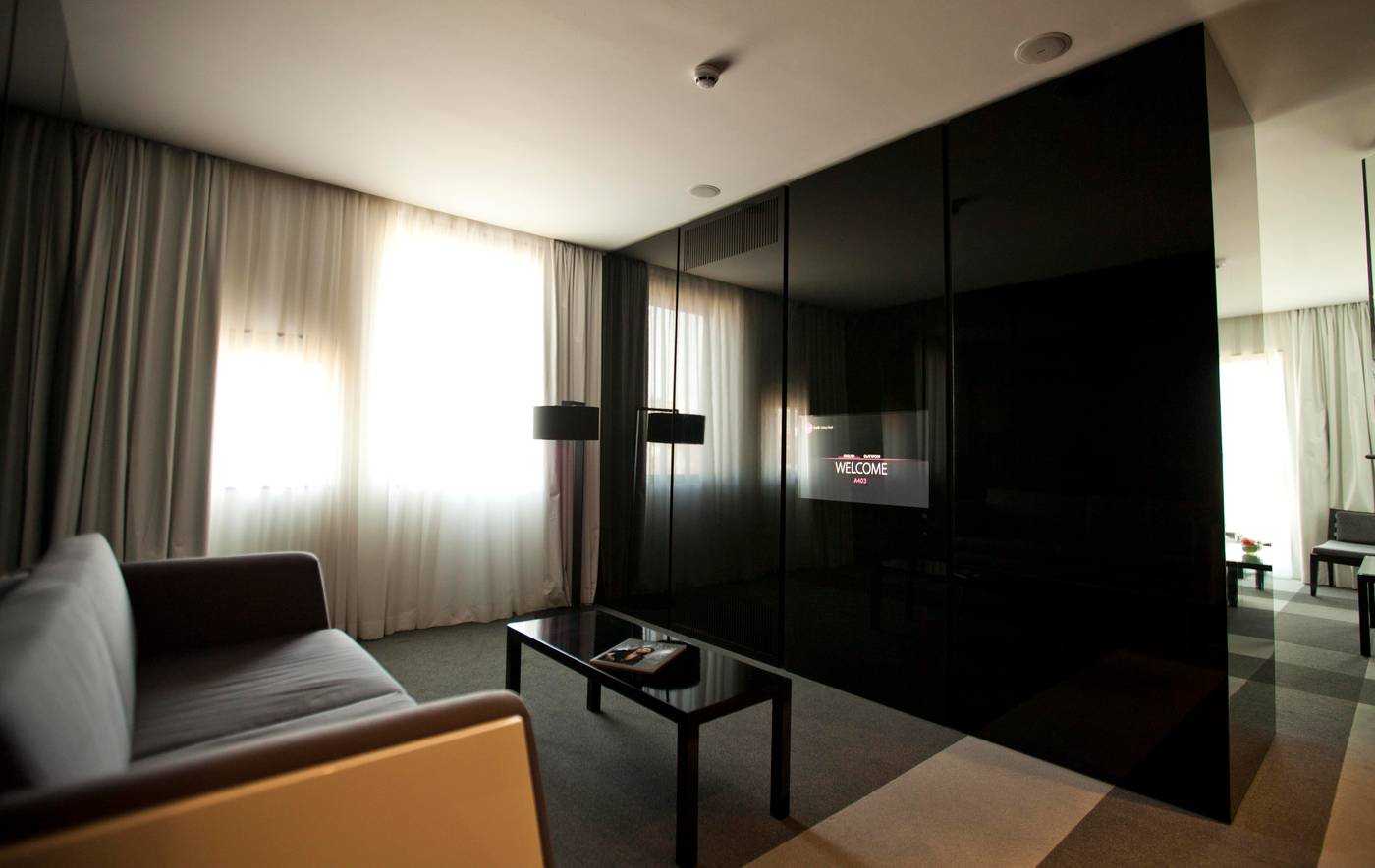 Graffit-Gallery-Hotel-Room-28