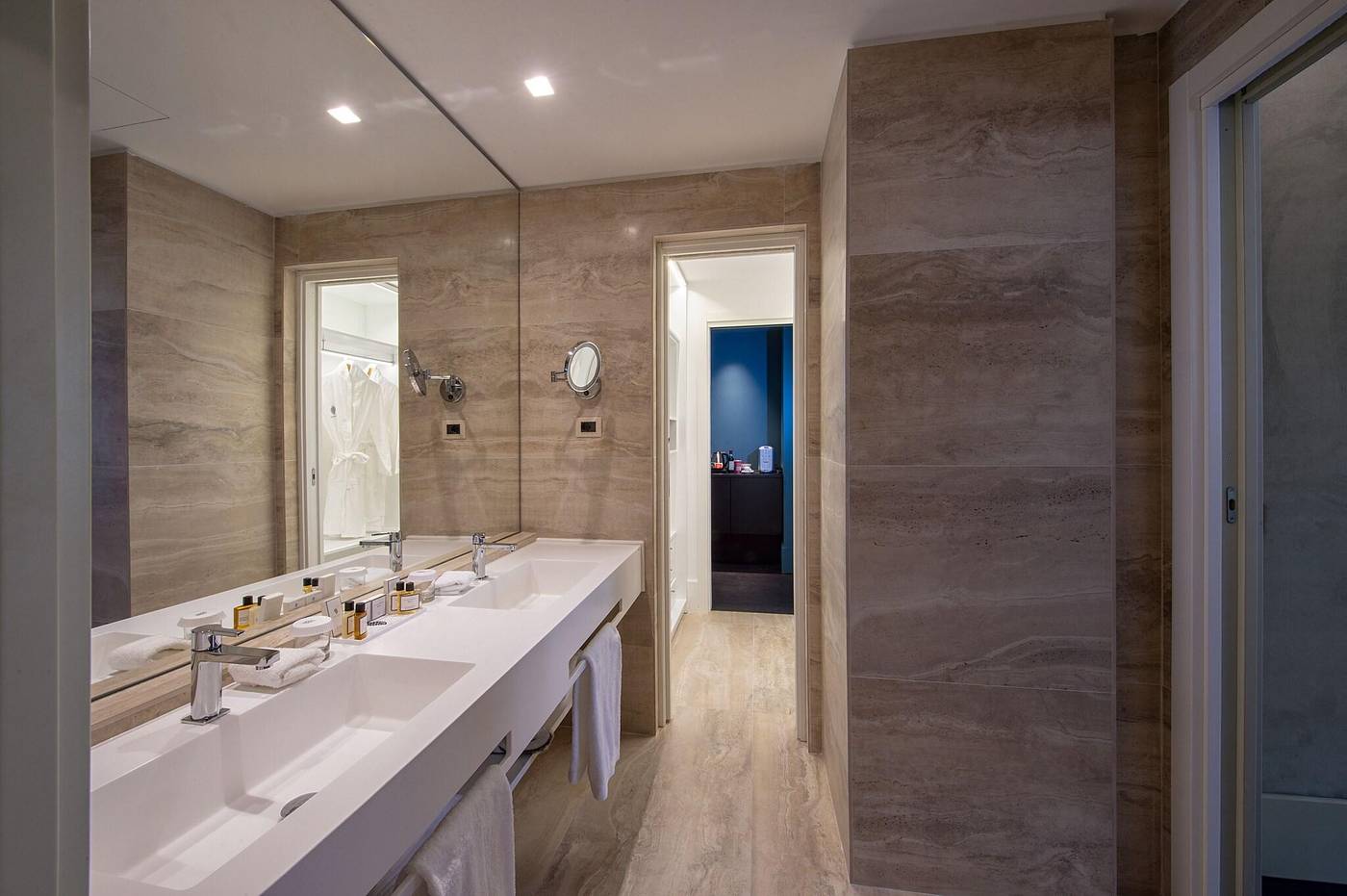 Sina-Bernini-Bristol--Autograph-Collection-Room-66