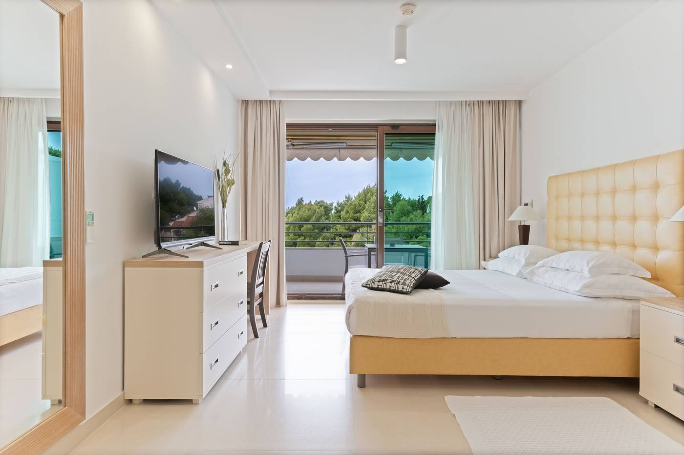 The-Residence-Room-8