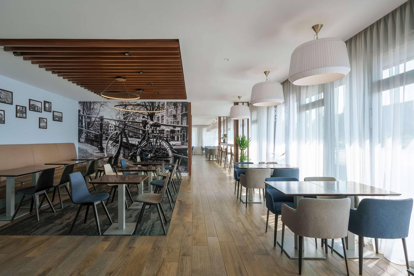 Hampton-By-Hilton-Amsterdam-City-Centre-East-Restaurant-13