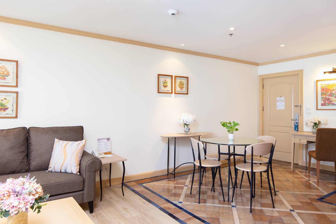 Riverfront-Bangkok-Room-12