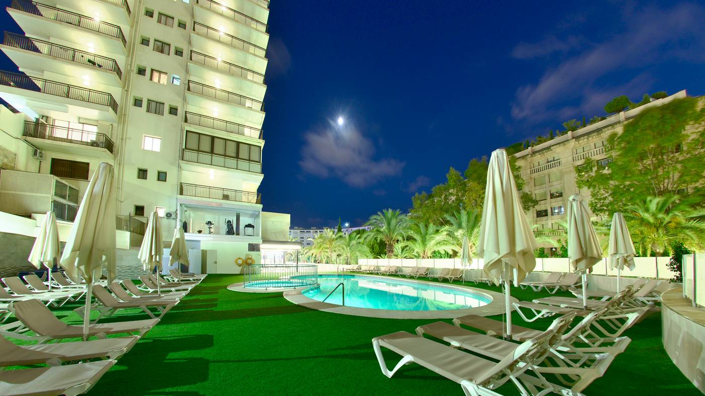 Prince-Park-Hotel-Pool-4