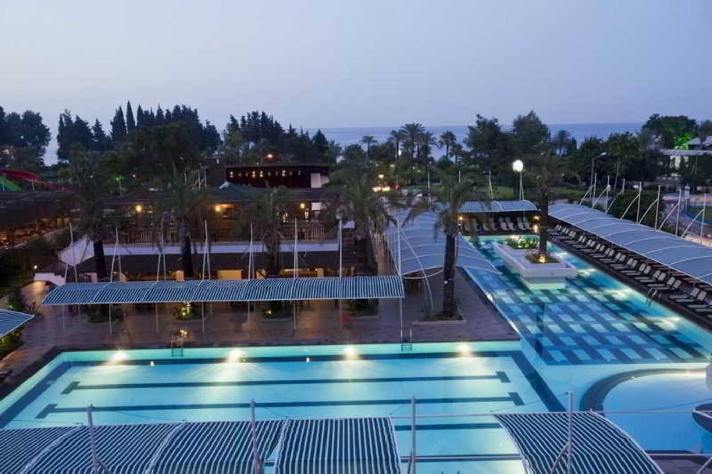 Crystal-Deluxe-Resort---Spa-Pool-12