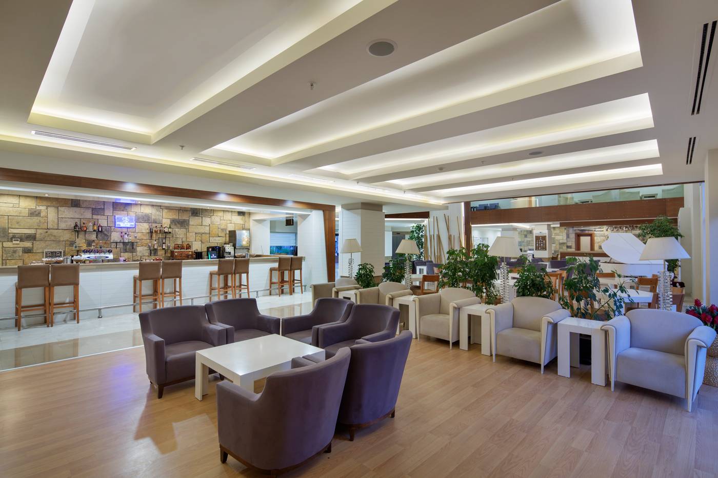 Green-Bay-Resort---Spa-Lobby-40