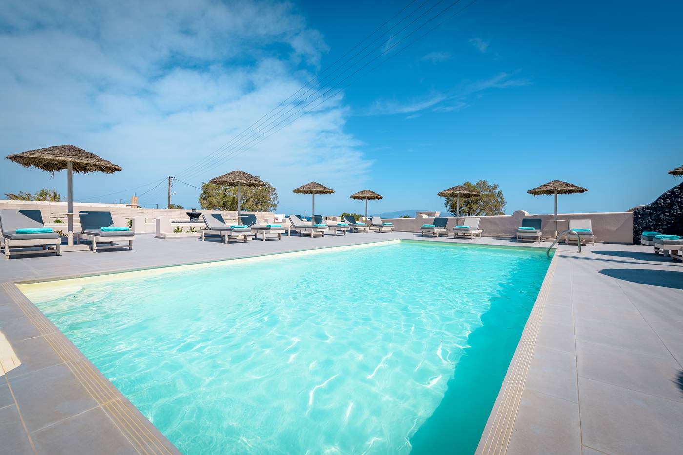 En-Plo-Boutique-Suites---Oia-Santorini-Pool-3