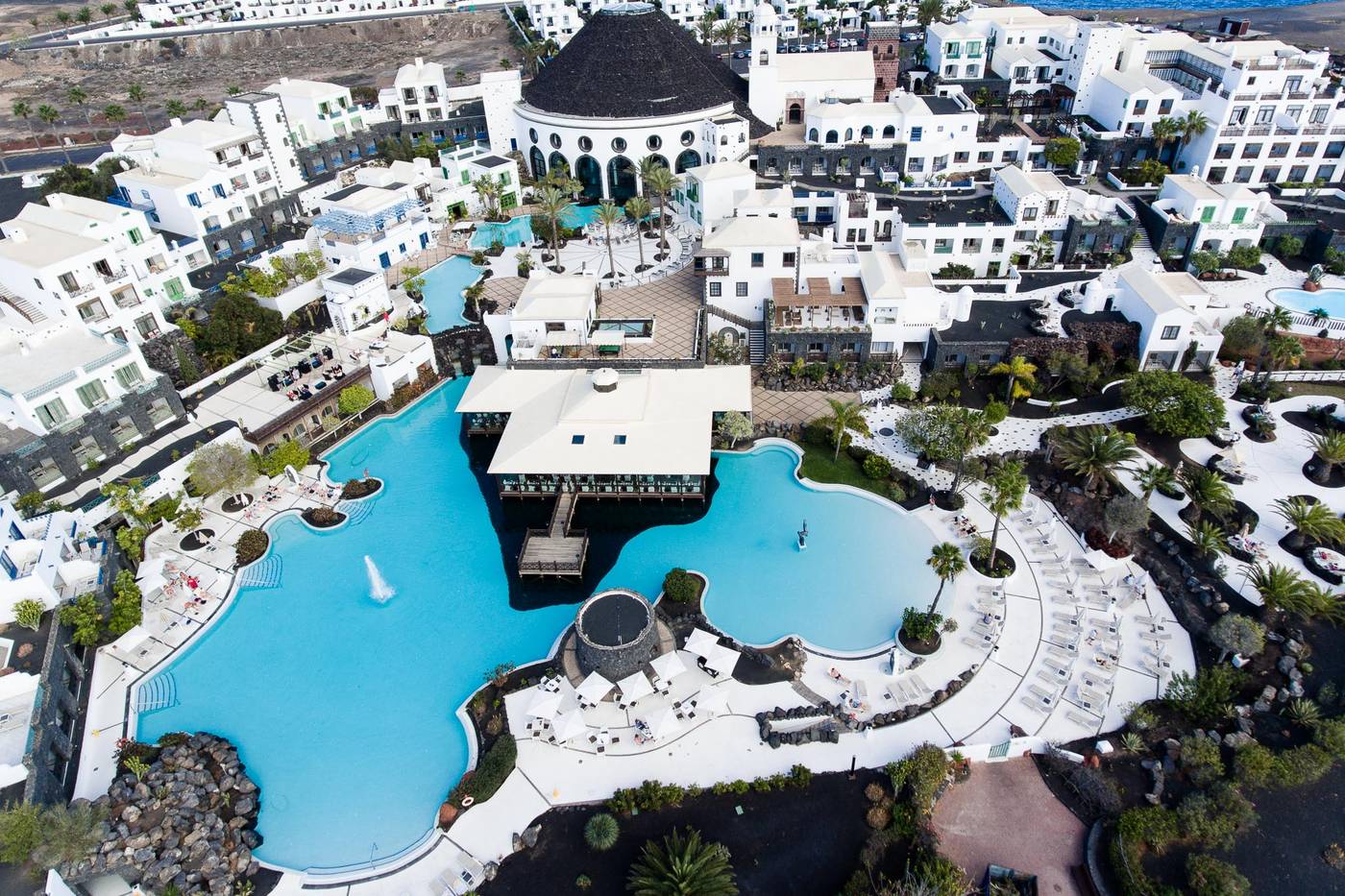 Hotel-LIVVO-Volc--n-Lanzarote-Pool-5