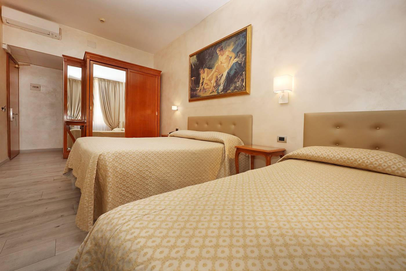 Rimini-Hotel-Room-19