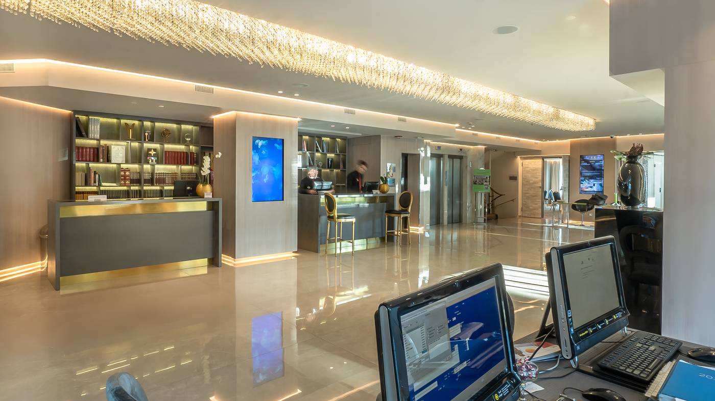 St--George-Lycabettus-Lobby-6