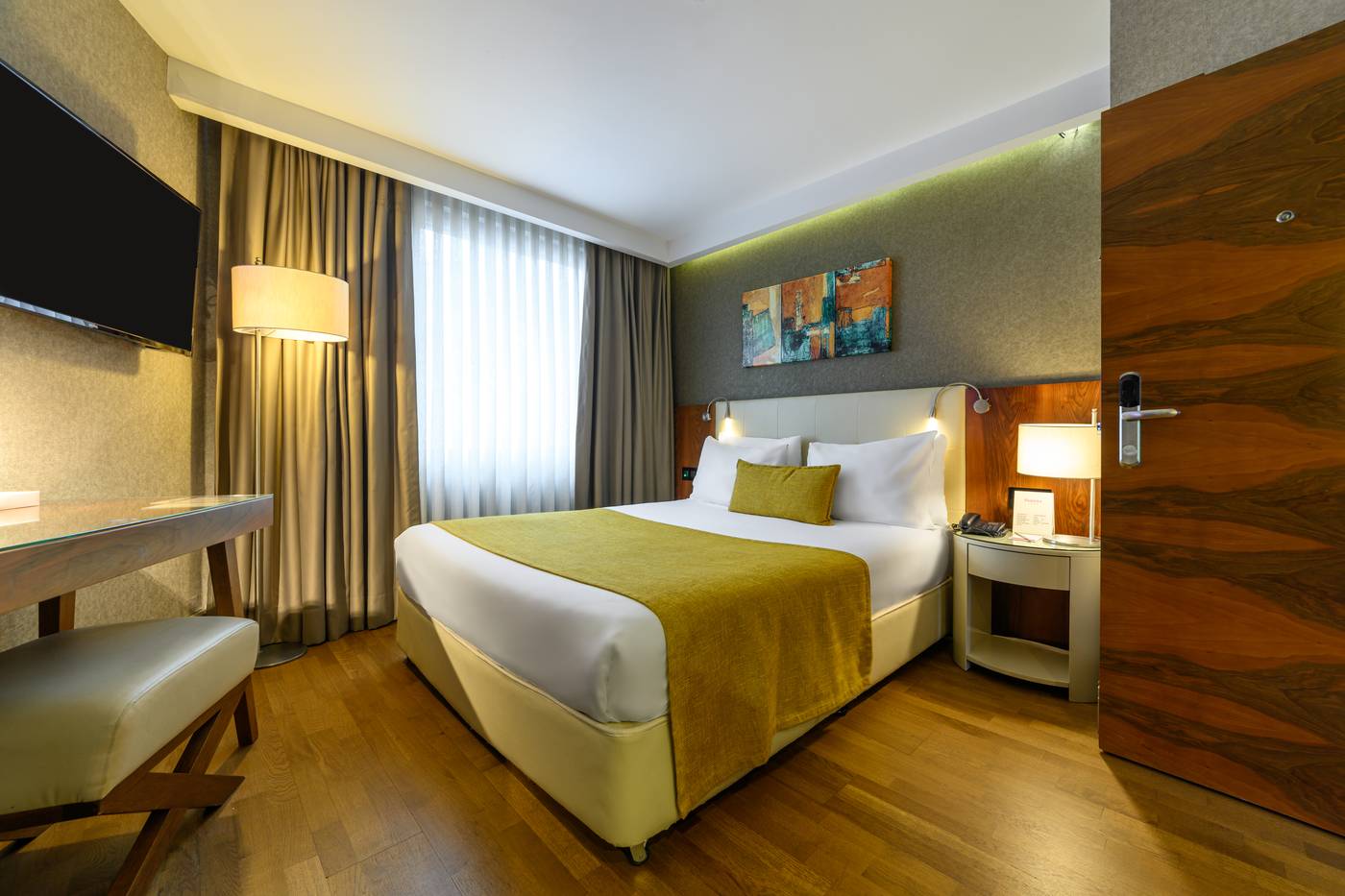 Ramada-Istanbul-Grand-Bazaar-Room-10