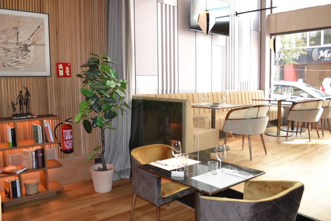 AC-Madrid-Avendia-de-America-Restaurant-15