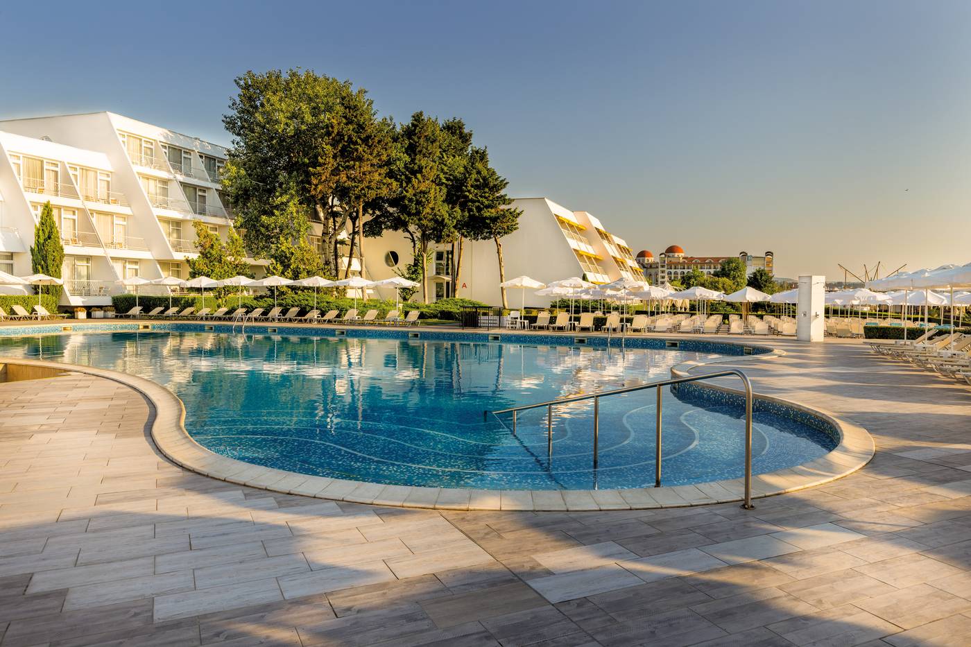 ASHEB-EXT-Pool1-AN.jpg