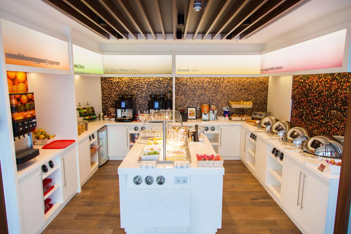 Hampton-By-Hilton-Amsterdam-City-Centre-East-Restaurant-37