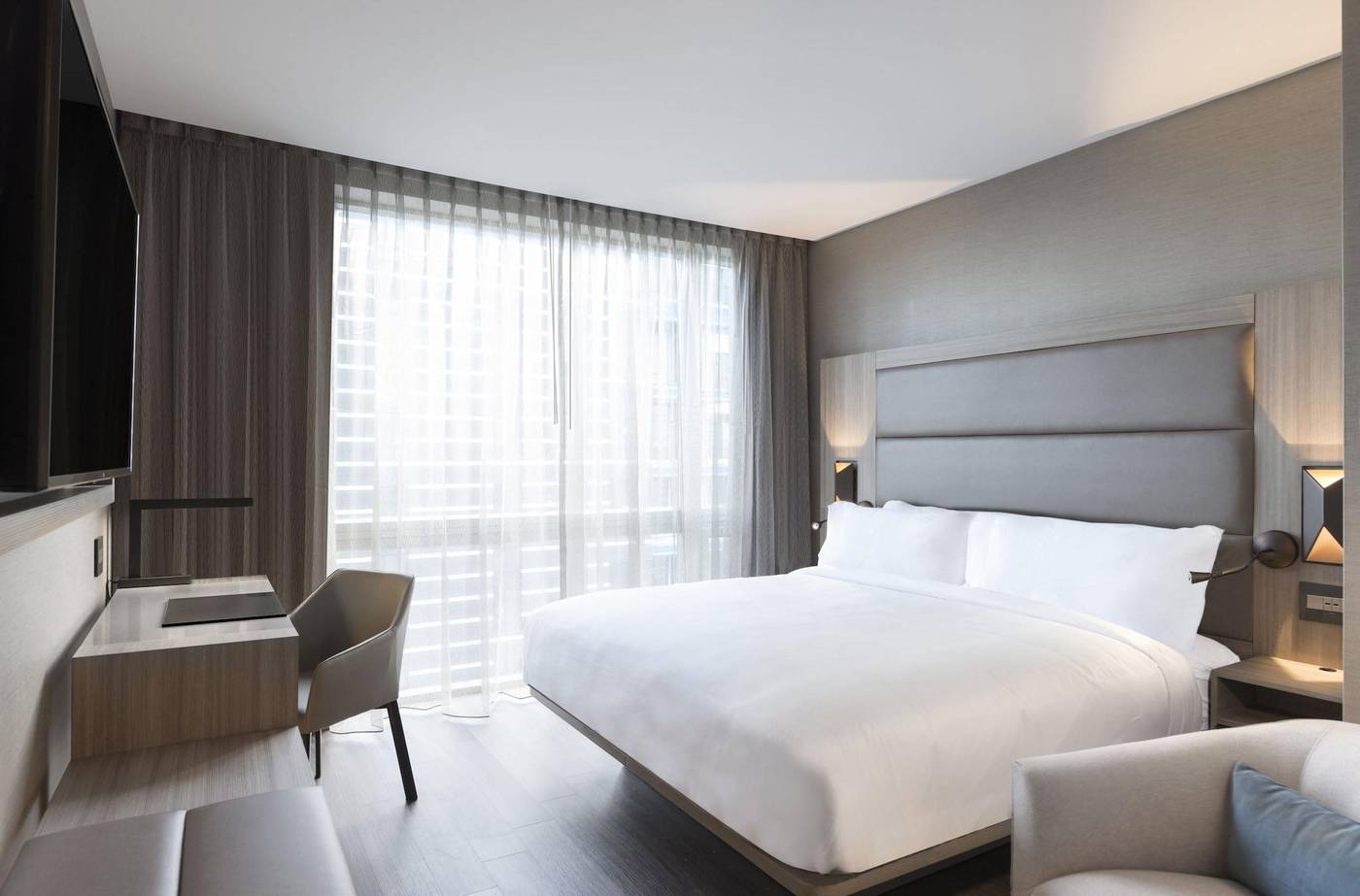 Ac-Hotel-By-Marriott-Boston-Cleveland-Circle-Room-28