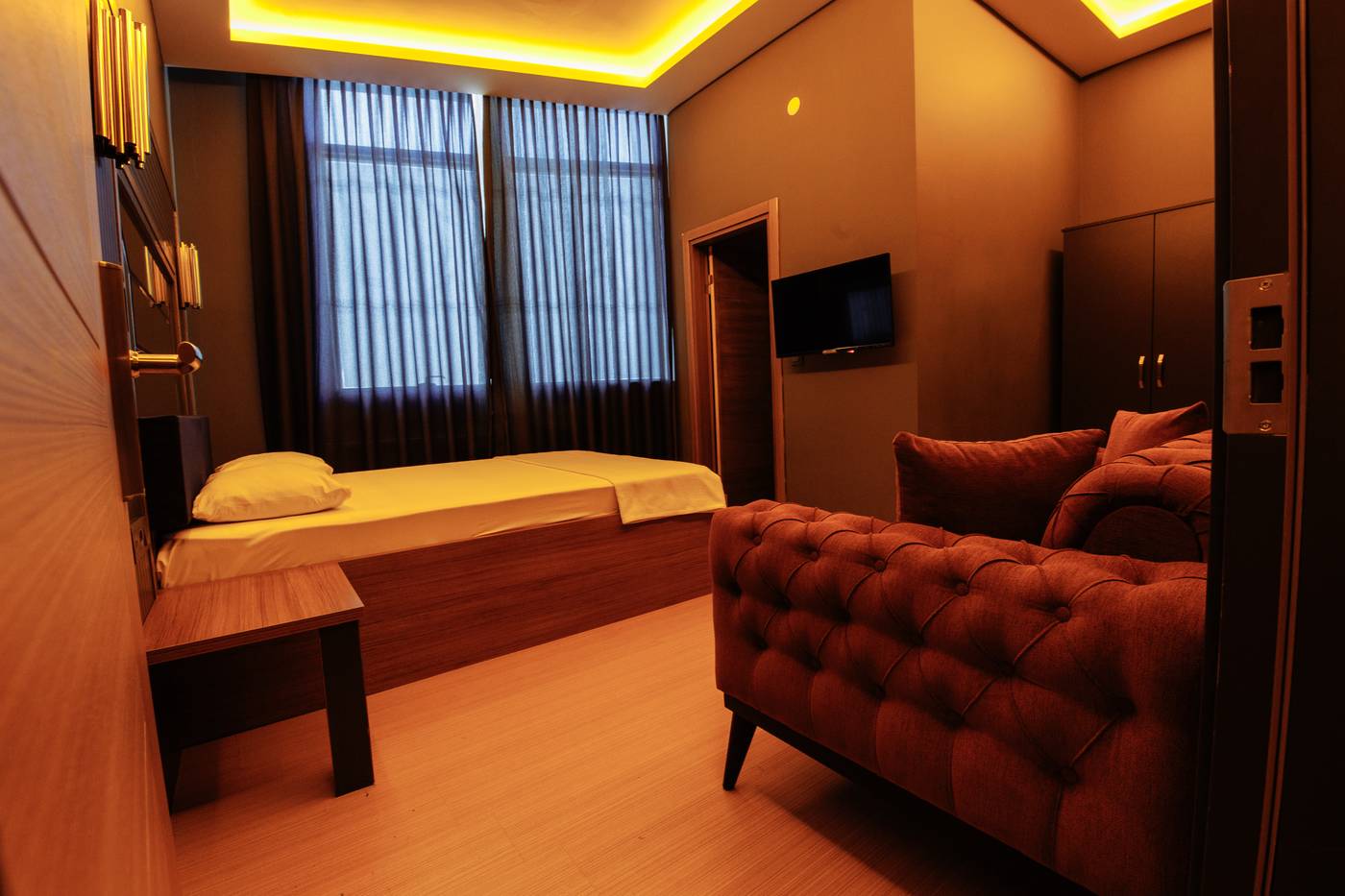 216-Trend-Suite-Room-8