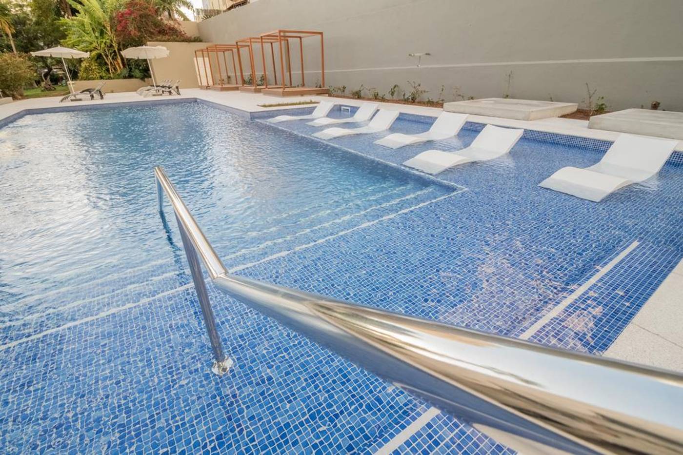 Girassol---Suite-Hotel-Pool-3