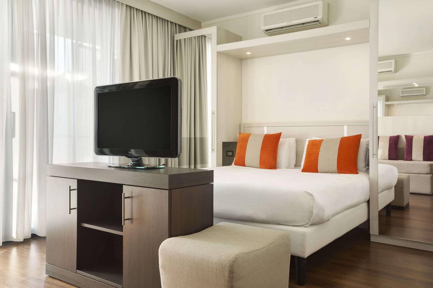 Ramada-Plaza-Milano-Hotel-Room-20