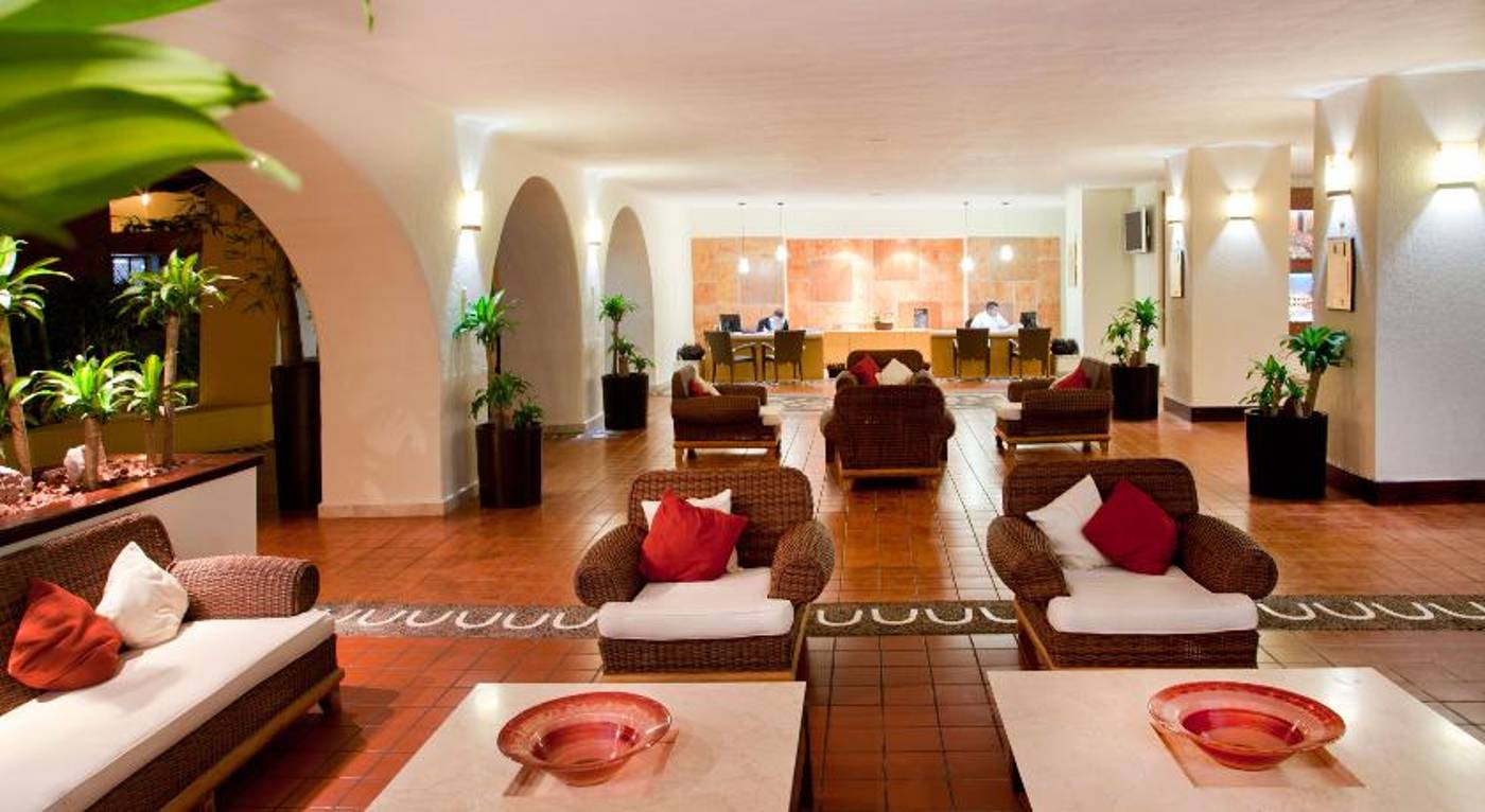 Plaza Pelicanos Grand Beach Resorts