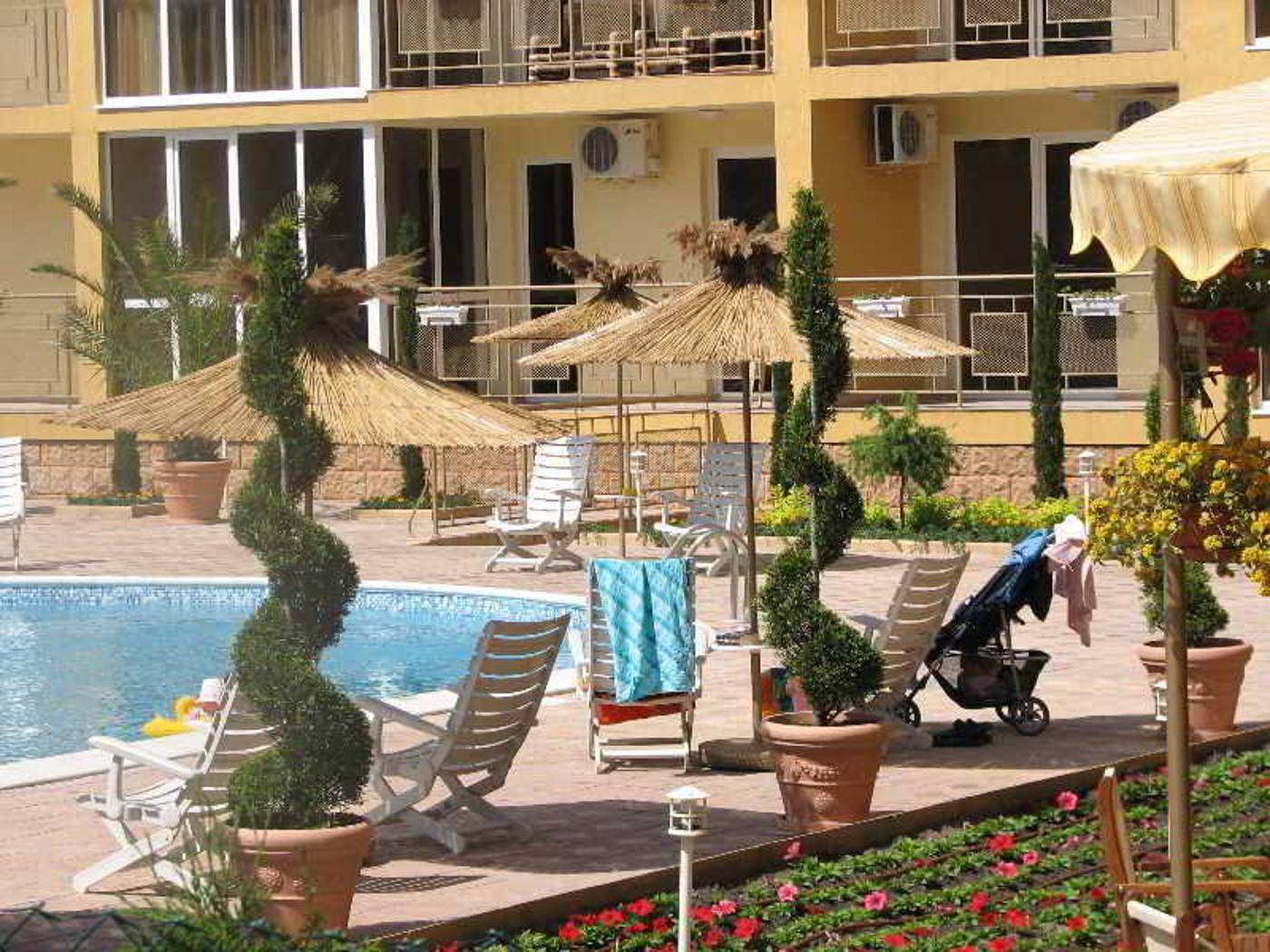 Joya-Park-Complex-Pool-17