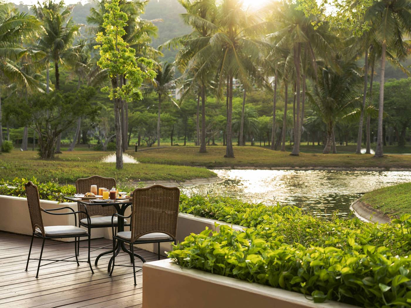 Hilton-Phuket-Arcadia-Resort---Spa-Restaurant-8