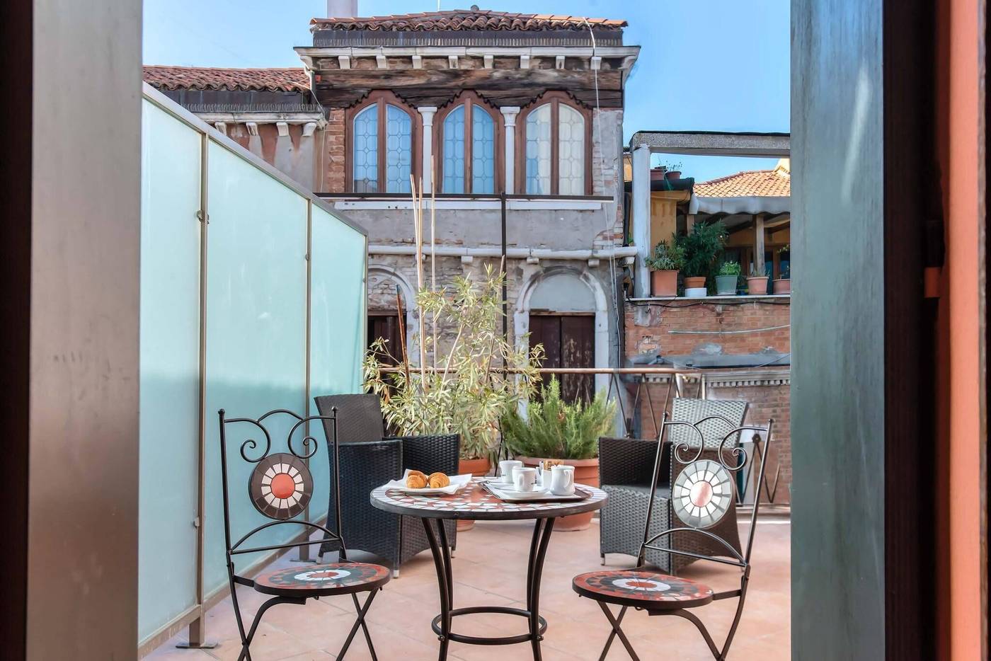 La-Fenice-et-des-Artistes-Room-3