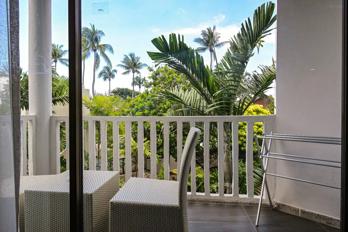 Ramada-by-Wyndham-Phuket-Southsea-Room-11