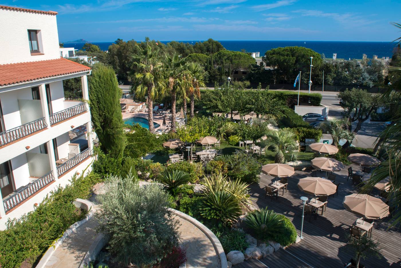 Hotel-Le-Catalogne-Terrace-13