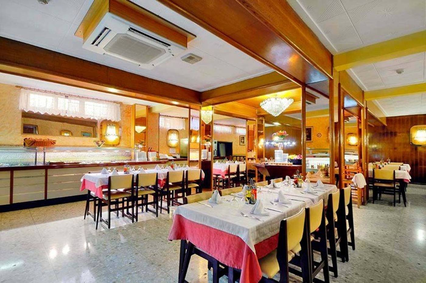 Continental-Restaurant-18