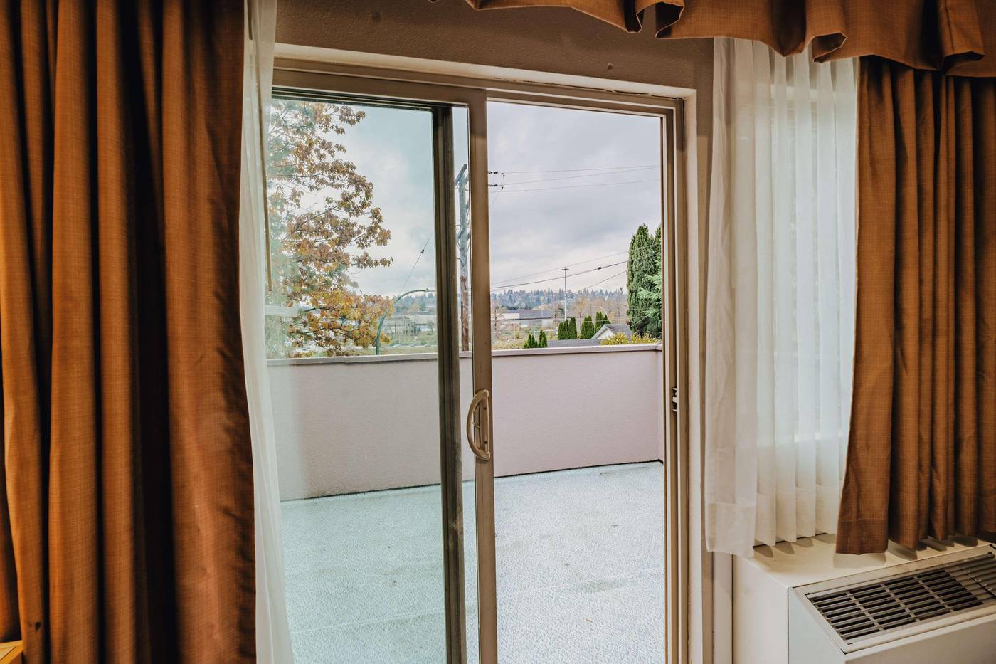 SureStay-Plus-Hotel-by-Best-Western-Coquitlam-Room-4