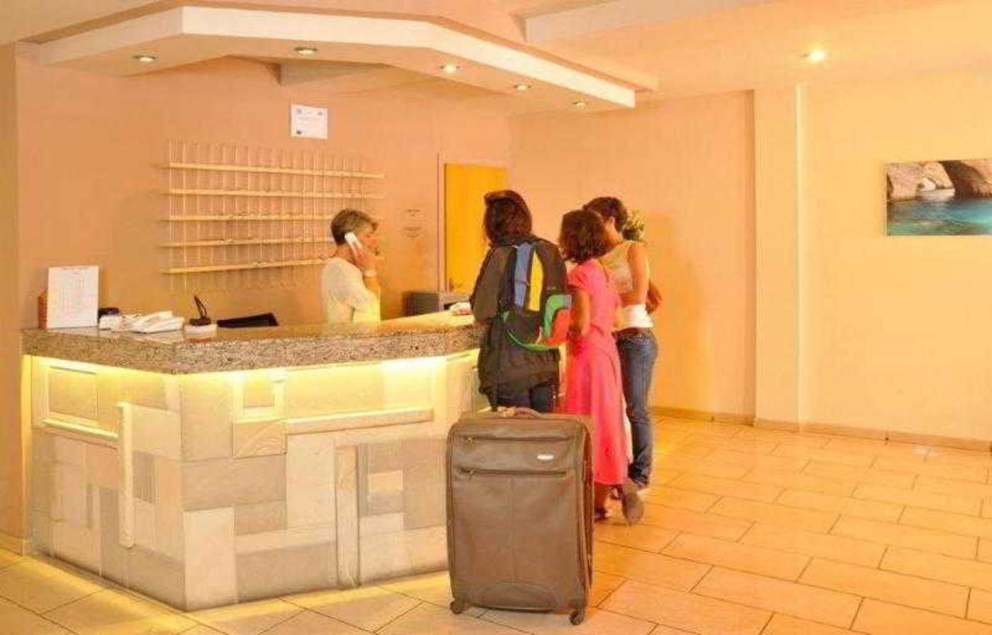 Carina-Lobby-17