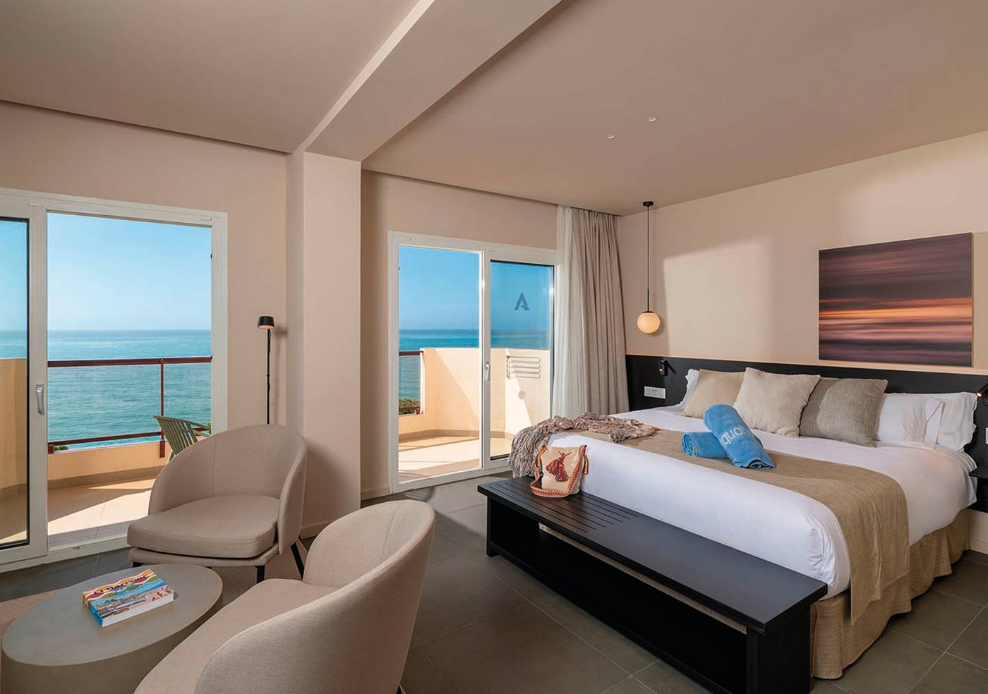 Aqua-Hotel-Promenade-Room-10