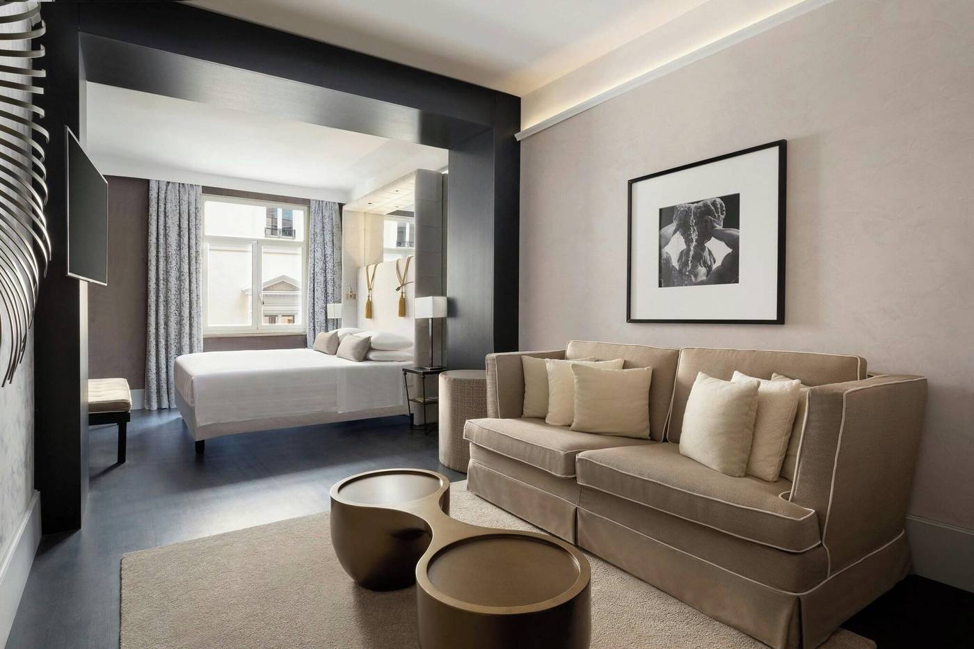 Sina-Bernini-Bristol--Autograph-Collection-Room-42