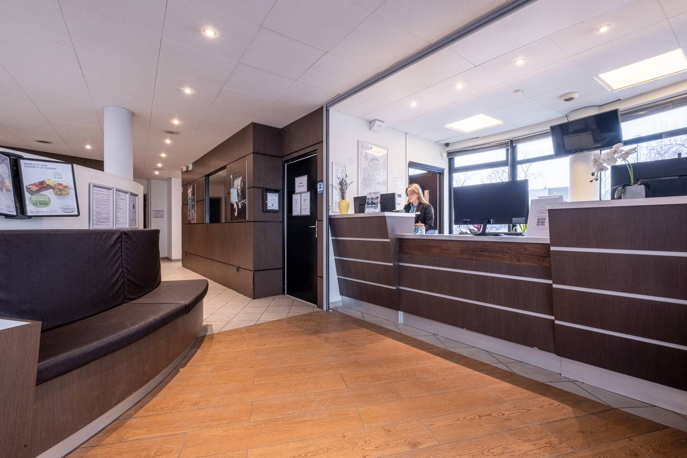 Comfort Aparthotel Les Hauts dAnnecy-France-Annecy (SEYNOD)-Lobby-6