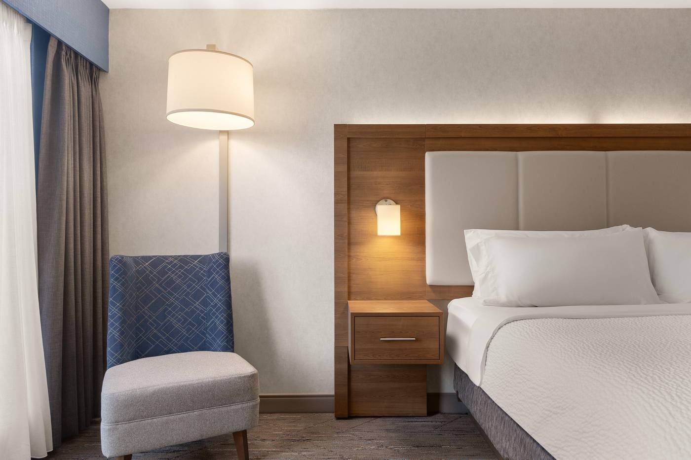 Holiday-Inn-Express-Vancouver-Airport-Richmond-Room-31