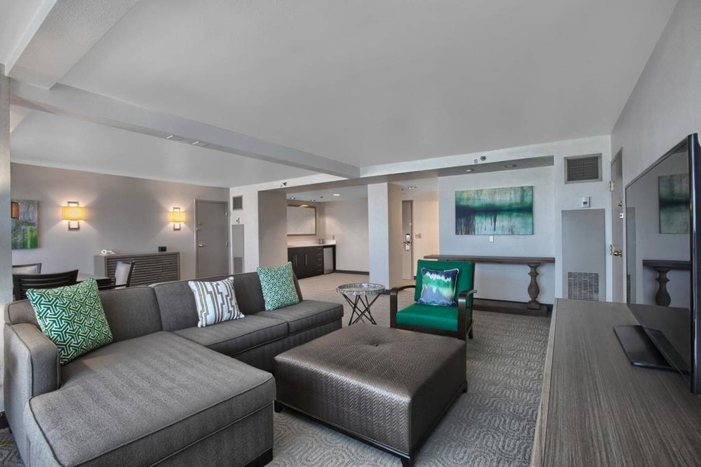 Doubletree Hotel at the Entrance to Universal Orlando