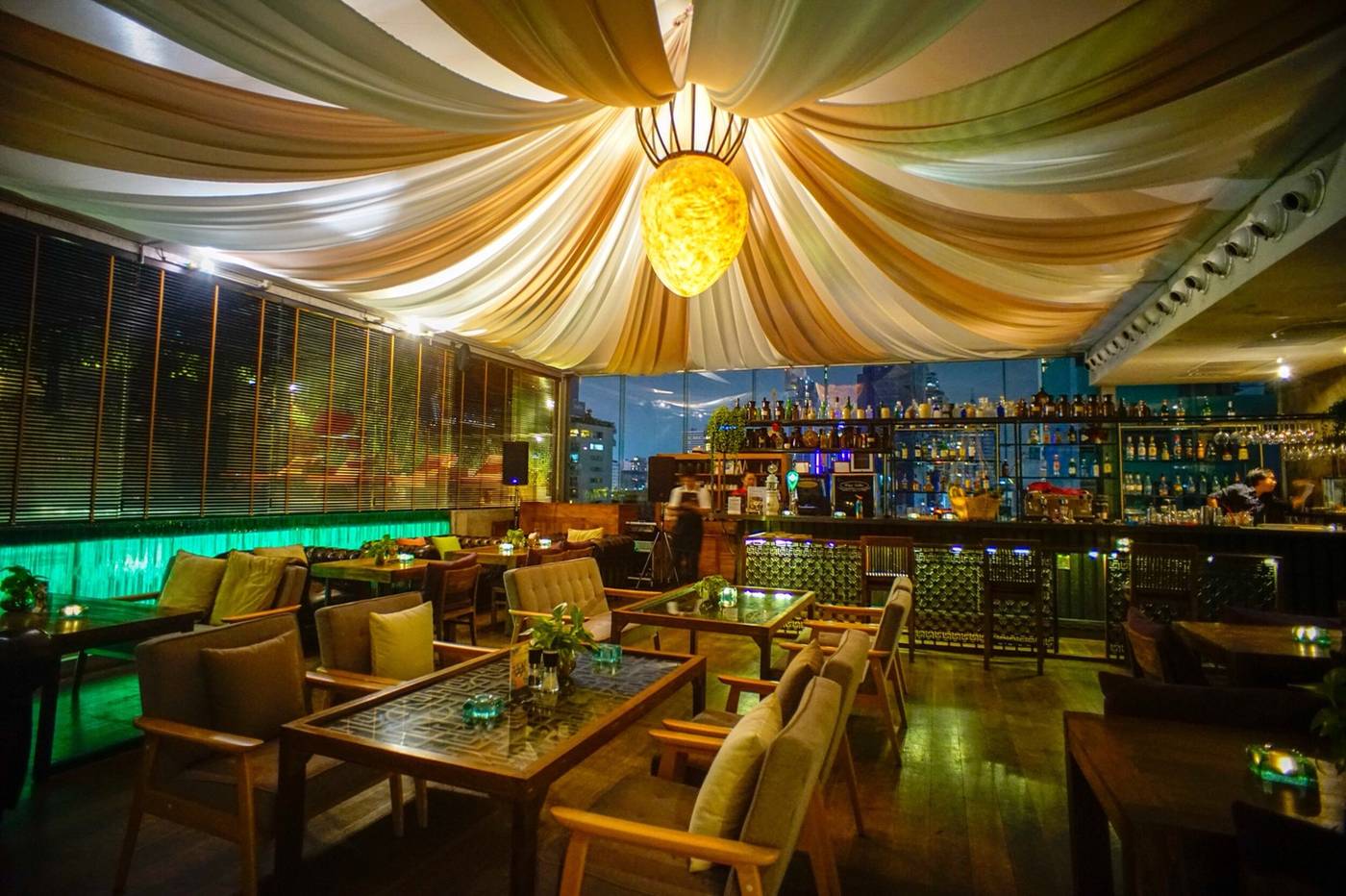 Galleria-10-Sukhumvit-by-Compass-Hospitality-Bar-15
