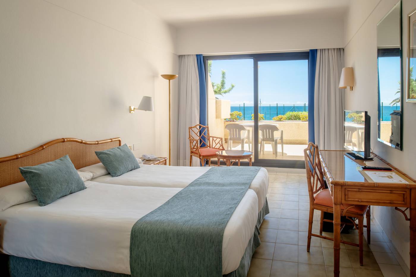 Alexandre-Teguise-Playa-Room-7
