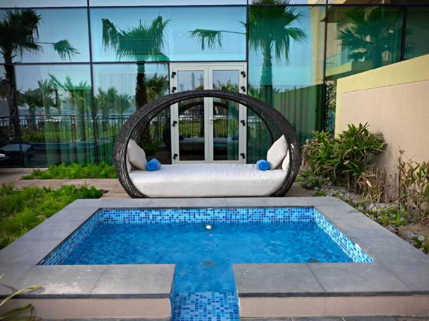 Rixos-The-Palm-Hotel-and-Suites-Pool-14