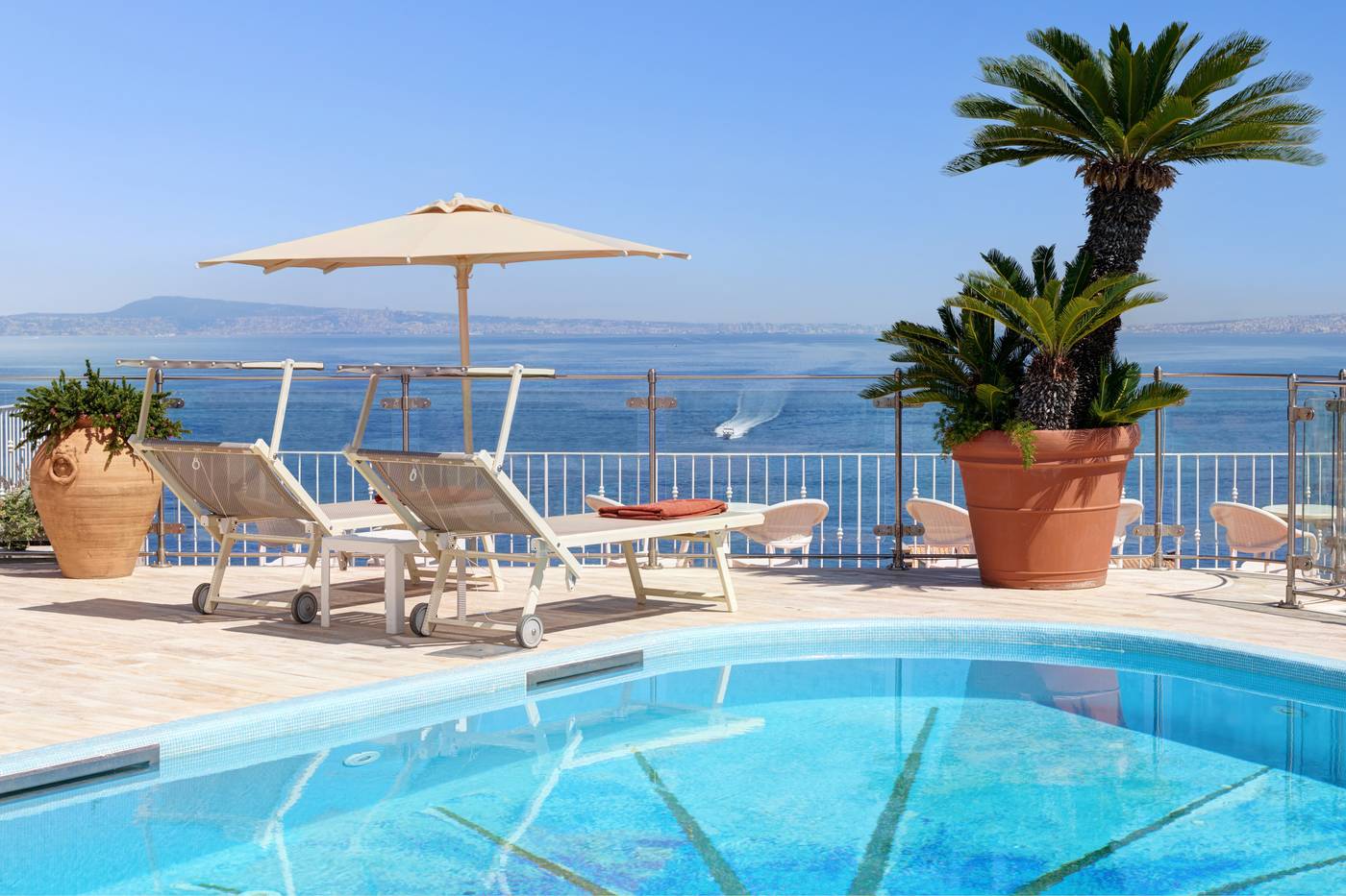 Grand-Hotel-de-la-Ville-Pool-4