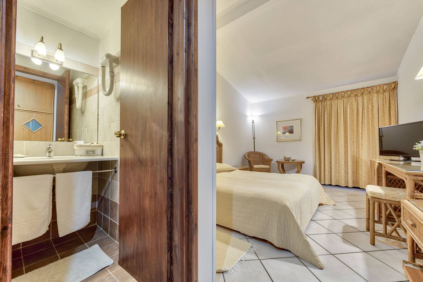 Aquarius-Hotel-Room-11