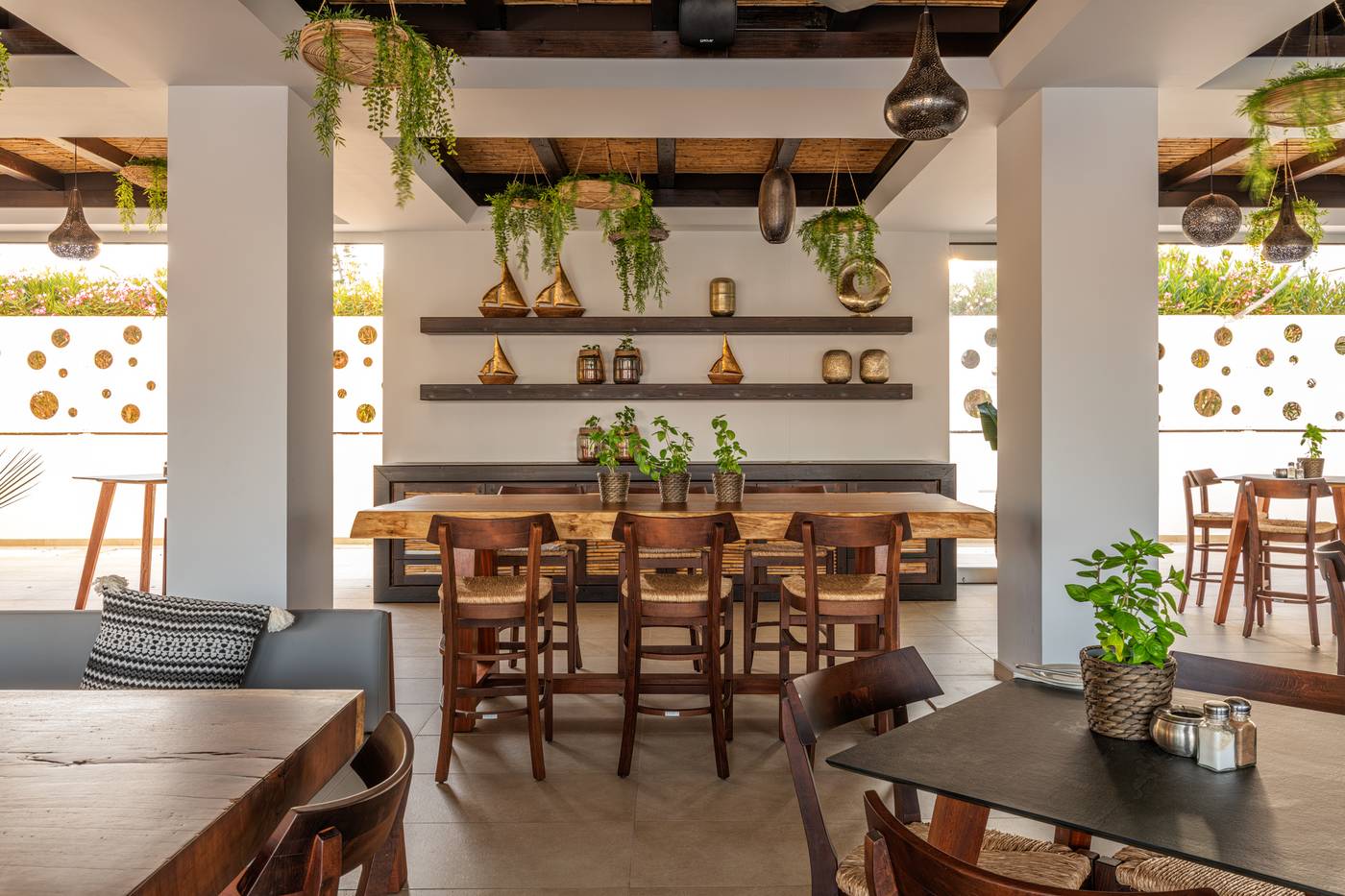 Nelia-Beach-Restaurant-40