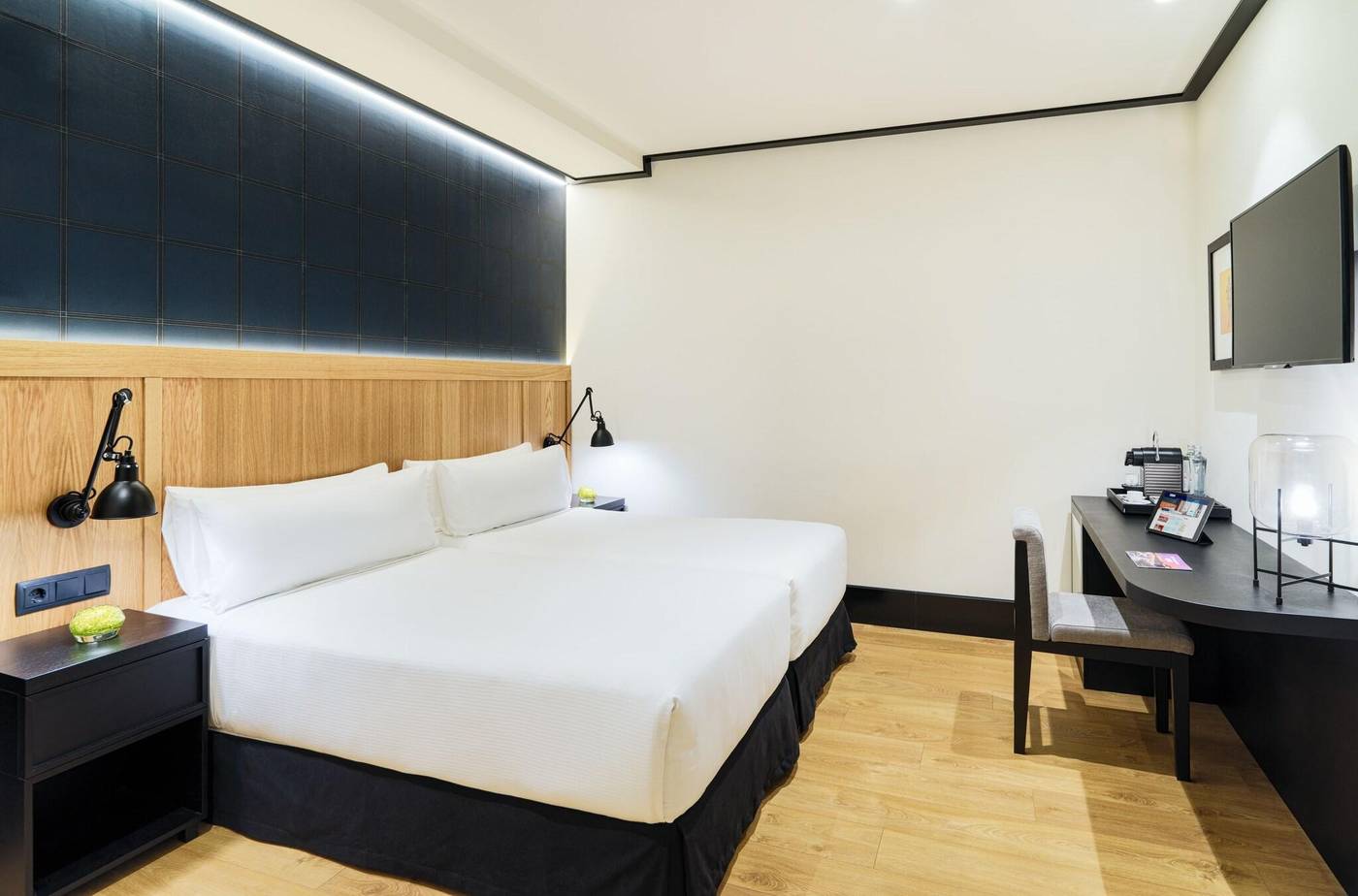 H10-Puerta-de-Alcala-Room-22