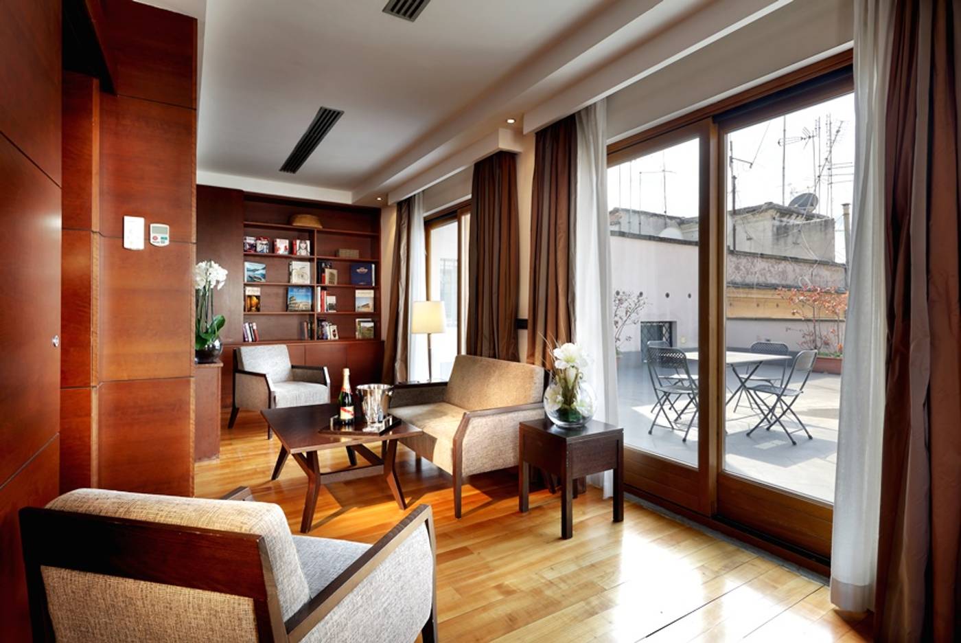 International-Palace-Room-5