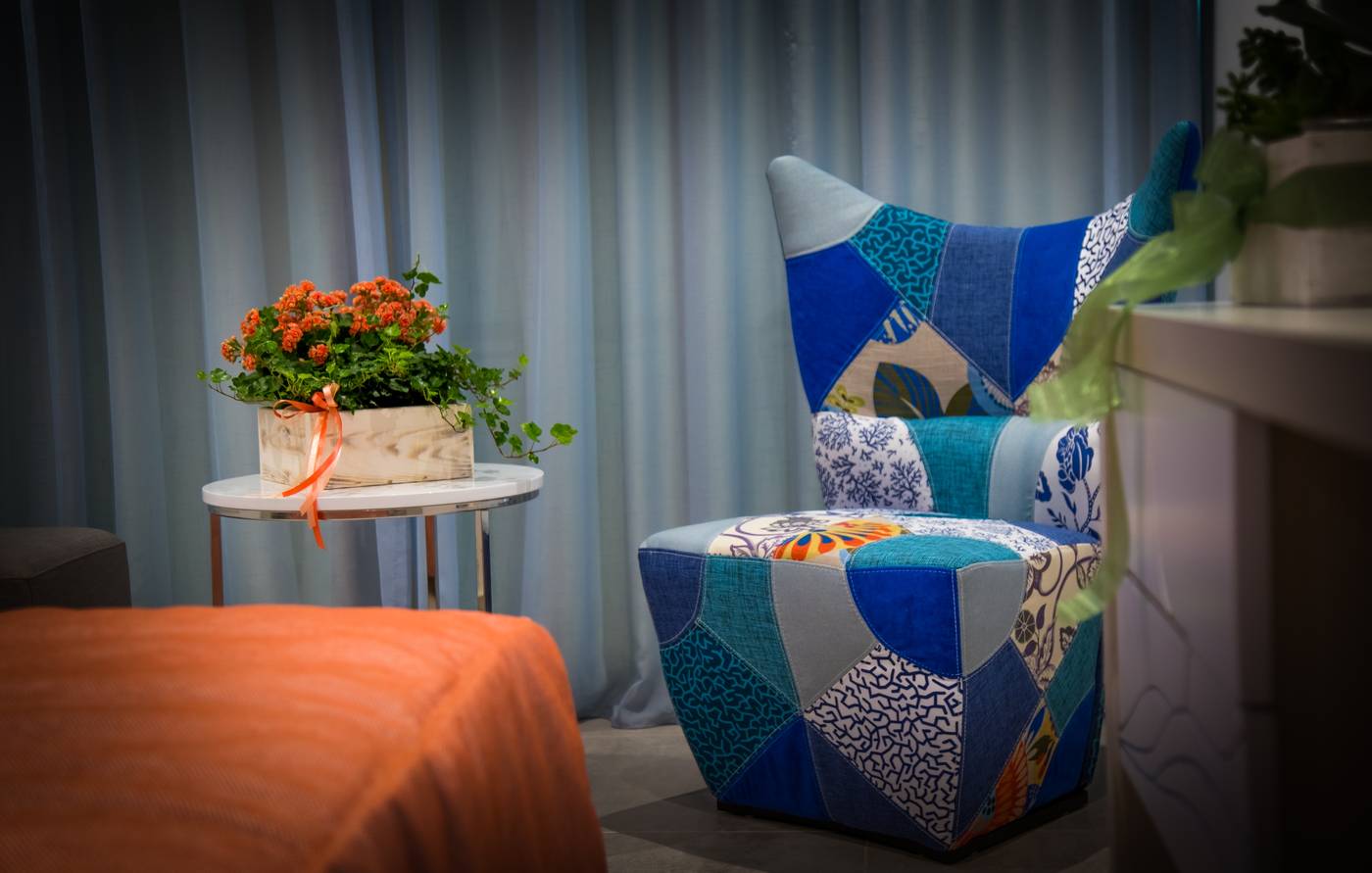 Nicholas-Color-Hotel-Room-43