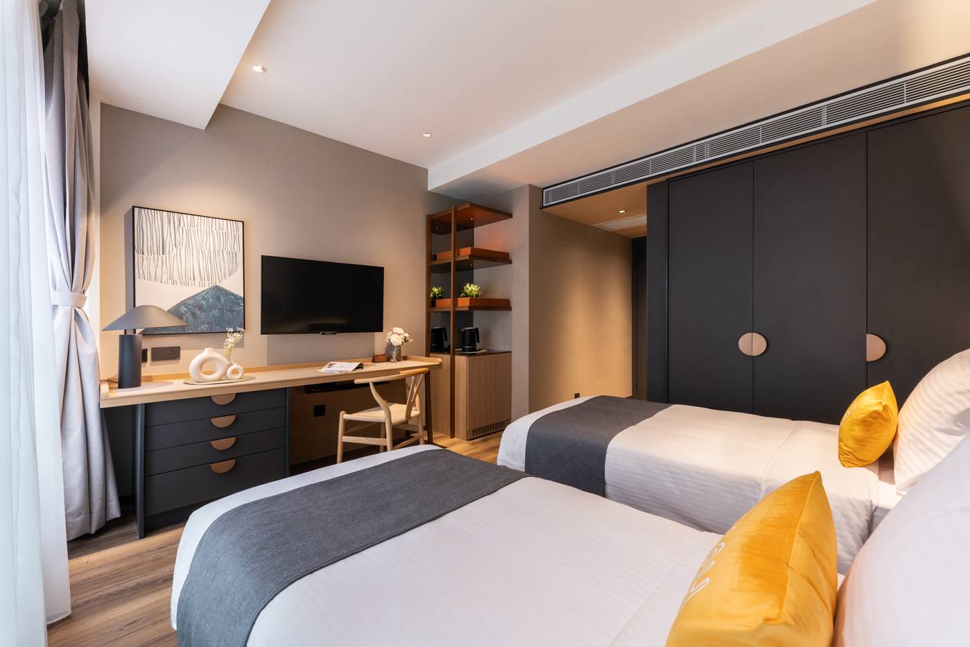 Dash-Living-On-Prat-Room-7