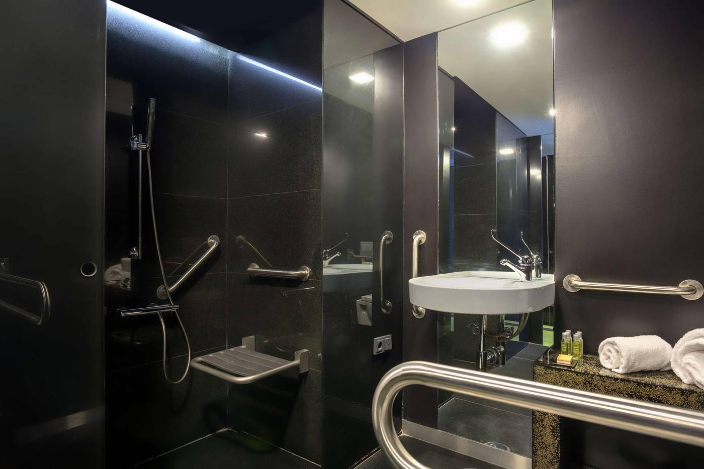 Doubletree-by-Hilton-Lisbon---Fontana-Park-Room-37