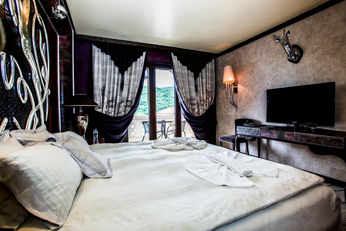 Royal-Castle-Room-29