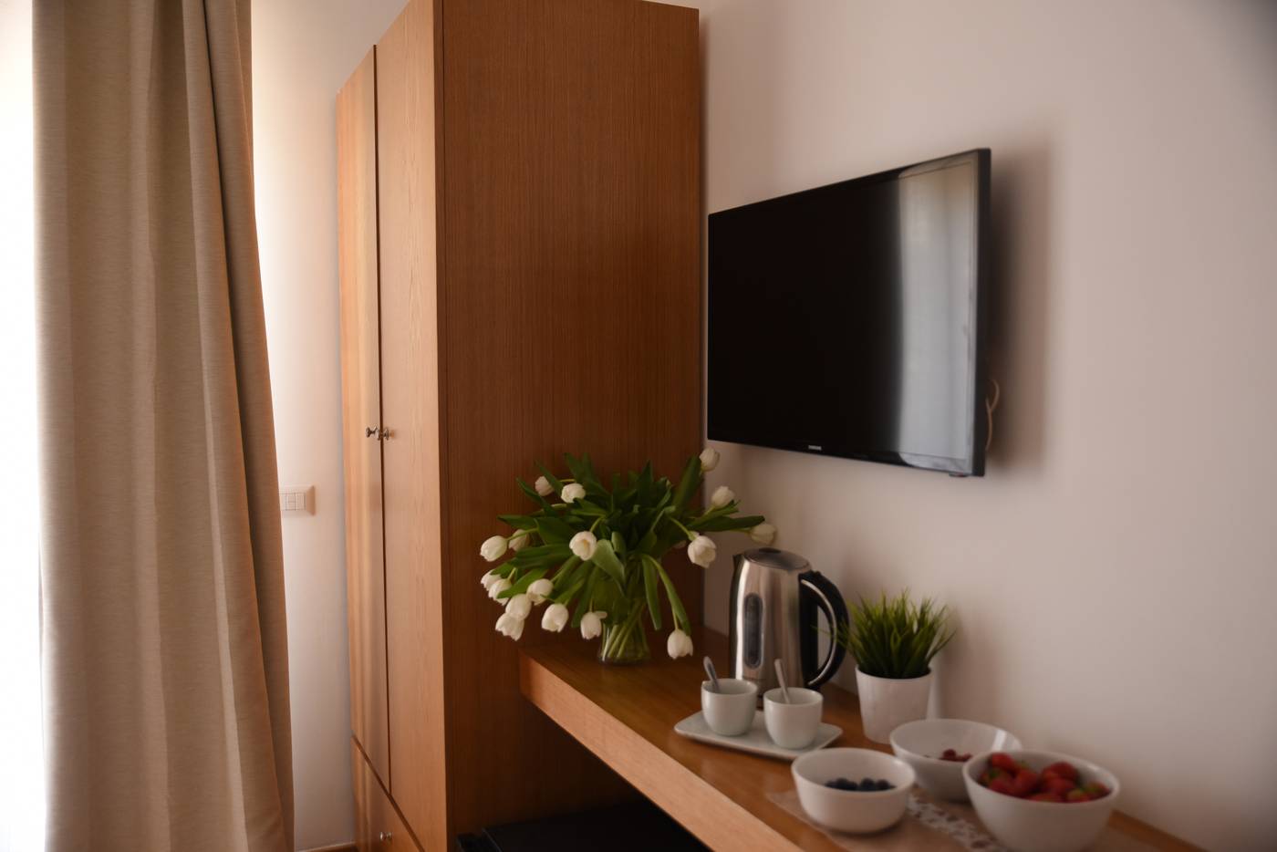 The-Night-Sorrento-Room-10